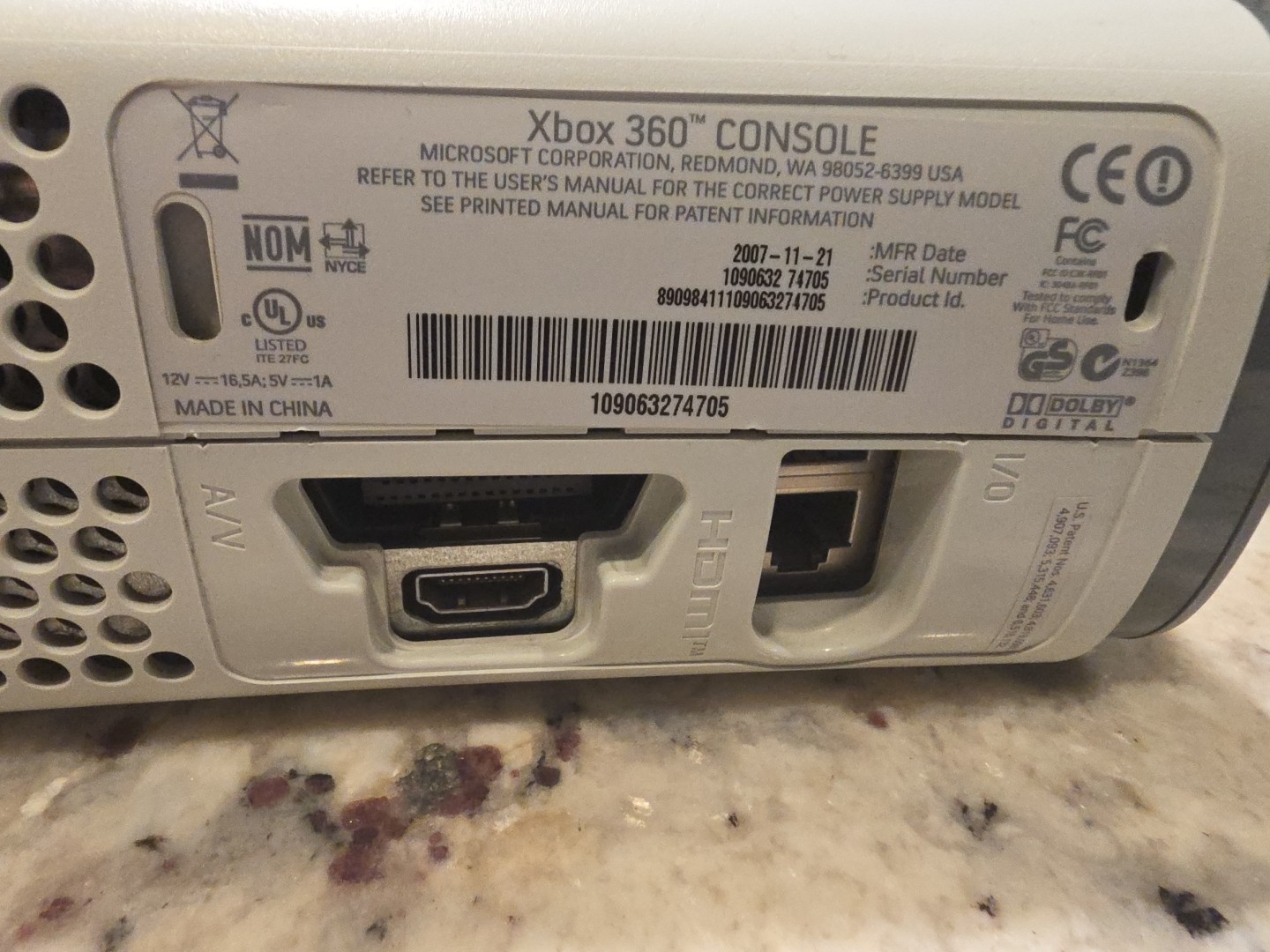 *DISC READER IS BROKEN* White Microsoft Xbox 360 60GB + 1 Controller