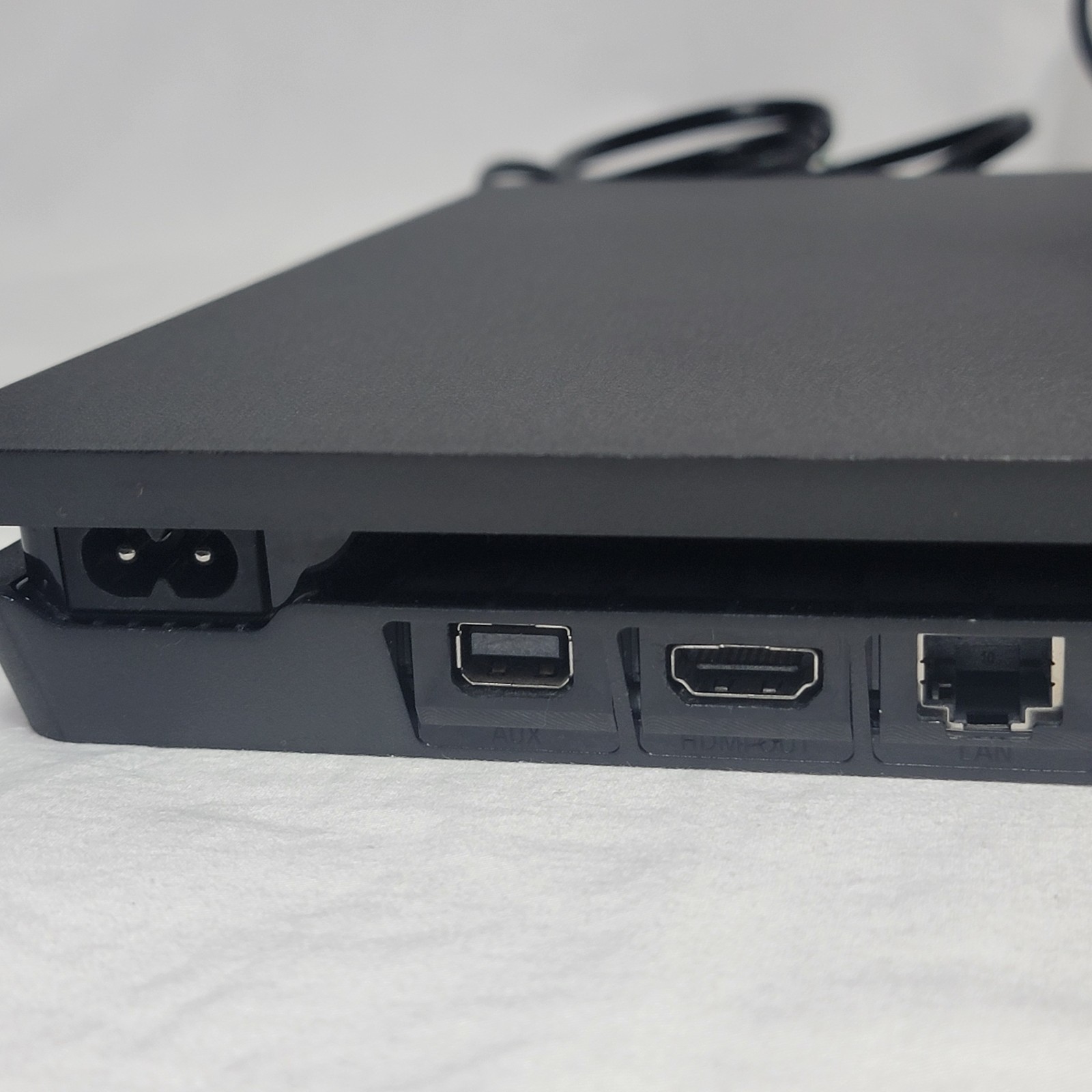 Sony PlayStation 4 PS4 Slim Console CUH-2015A 500GB + Controller + Cables -Works
