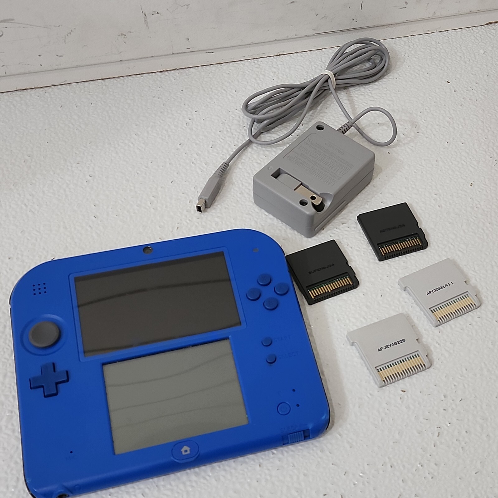 Nintendo 2DS Handheld Console Black/Blue Bundle +Charger, Stylus, 4 Games TESTED
