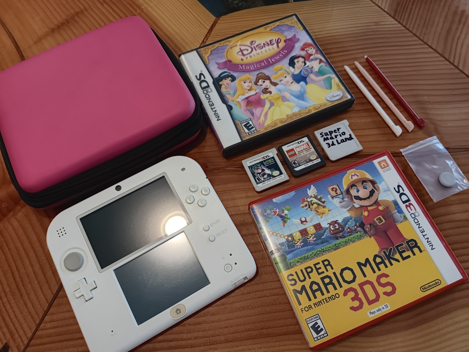 Nintendo 2DS Super Mario Bros. 2 Console Bundle – Scarlet Red