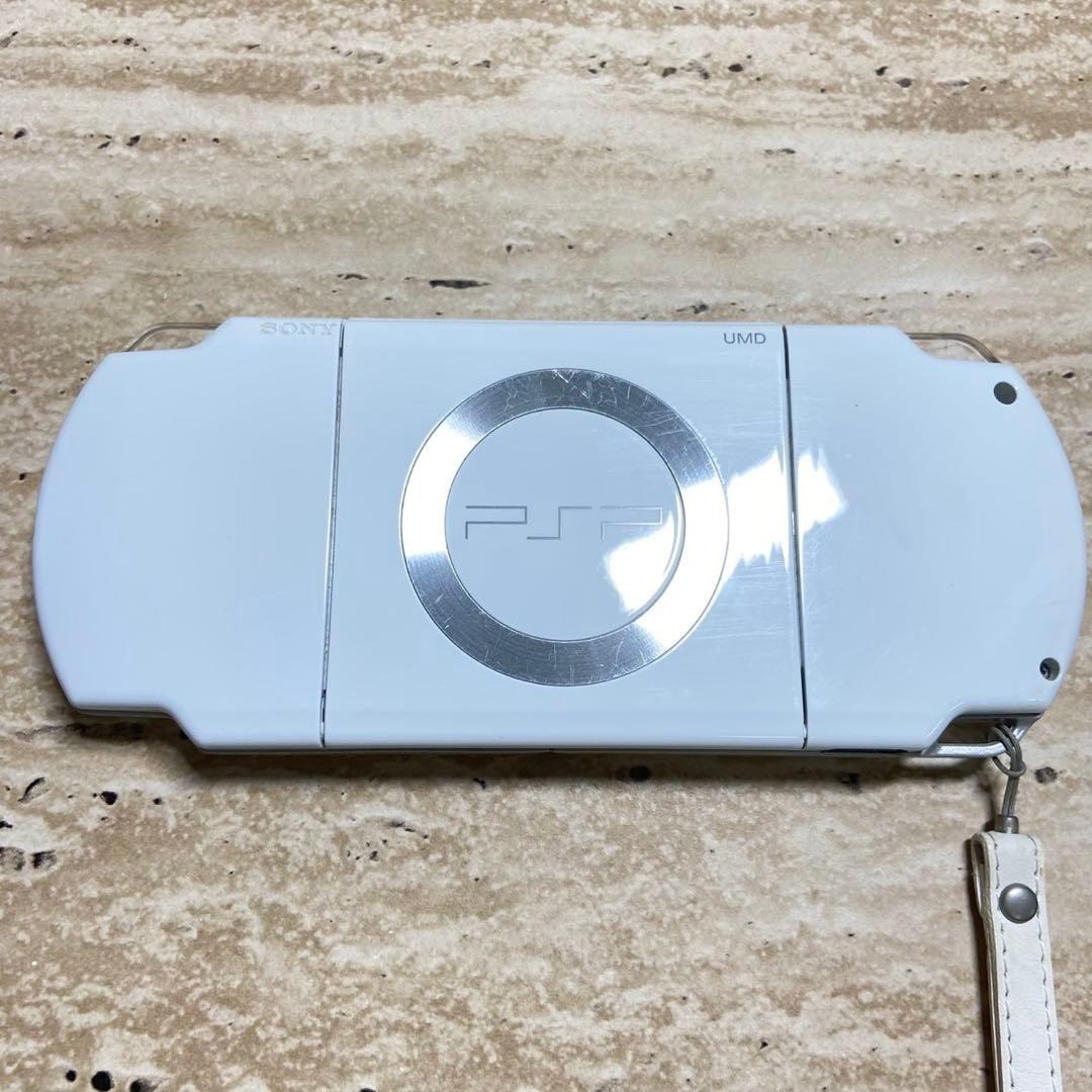 Sony PSP 2000 Ceramic White Almost Unused Complete in Box 6760