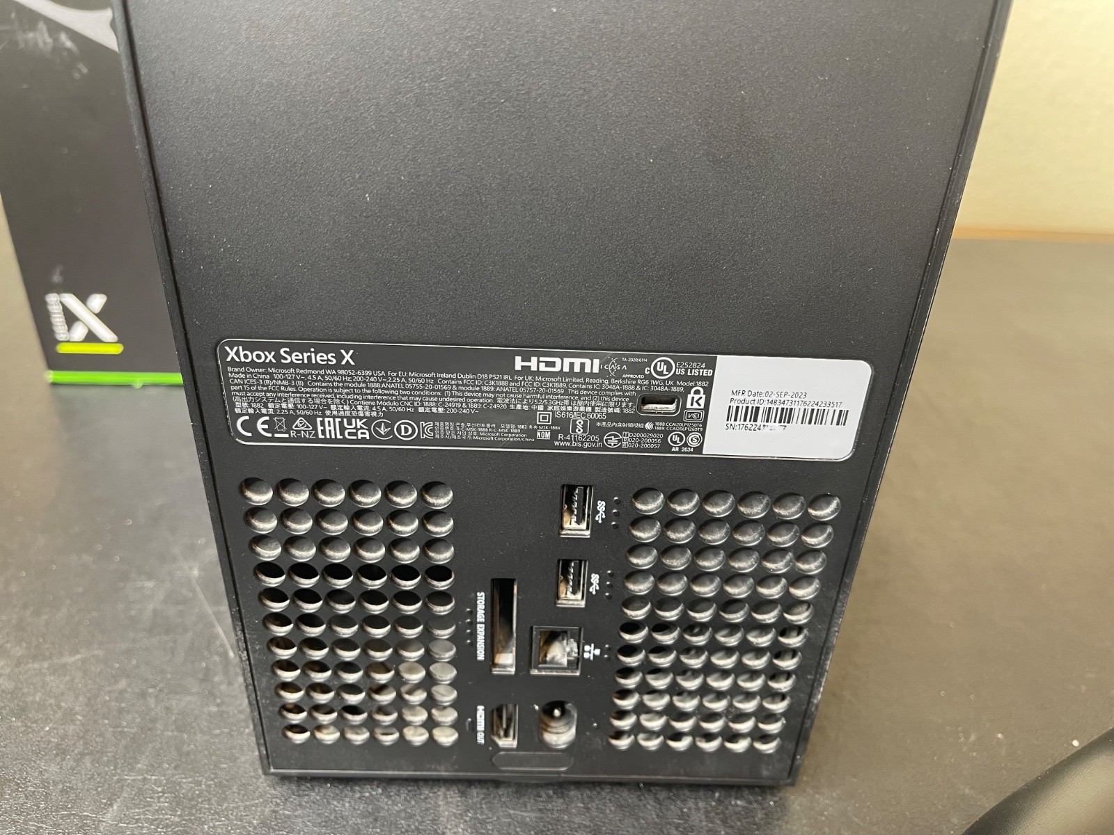 Microsoft XBOX Series X Model 1882 1TB Disc Version w/Controller – Black in Box