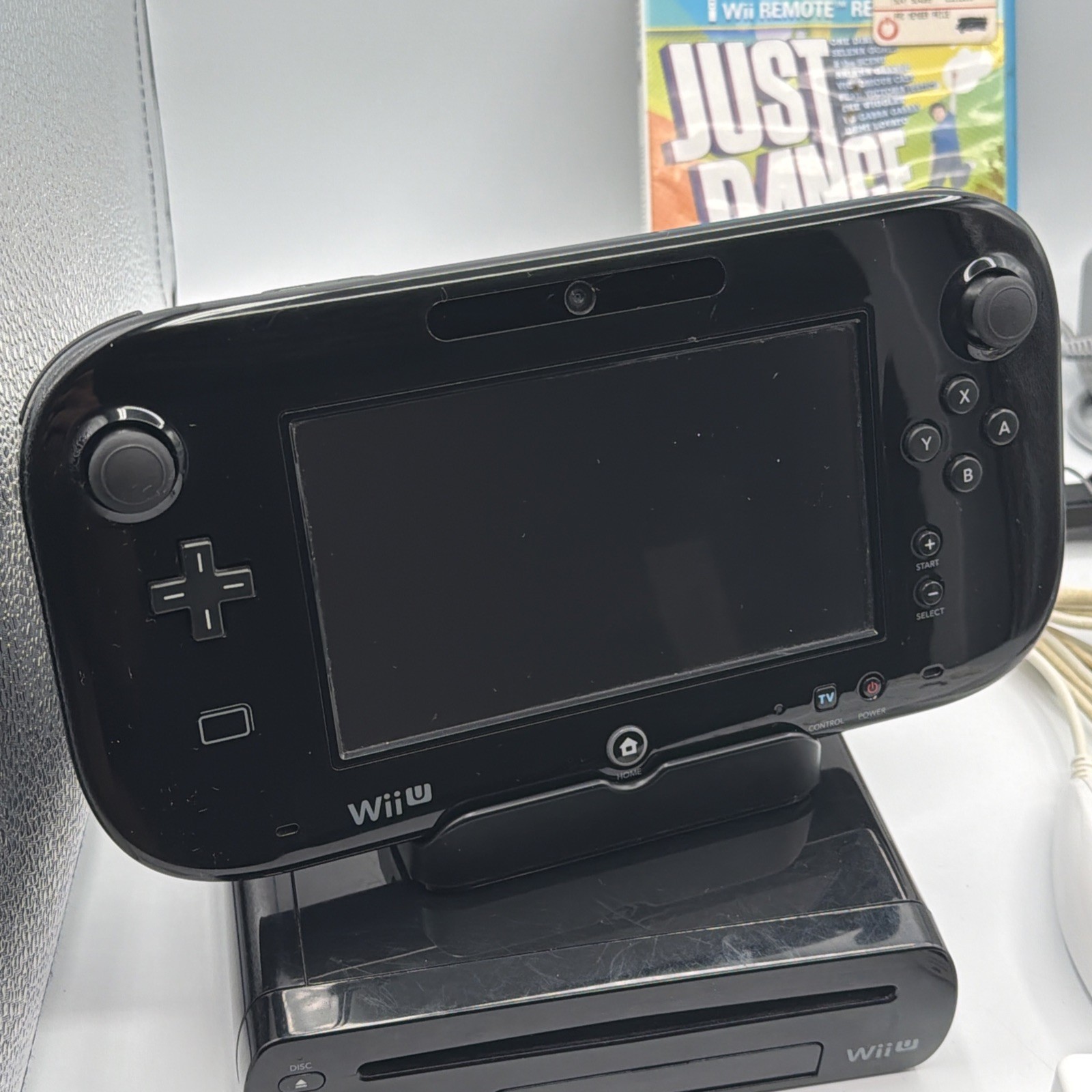 Nintendo Wii U Console Black Game Console Bundle Gamepad 32GB + Gamepad Charger