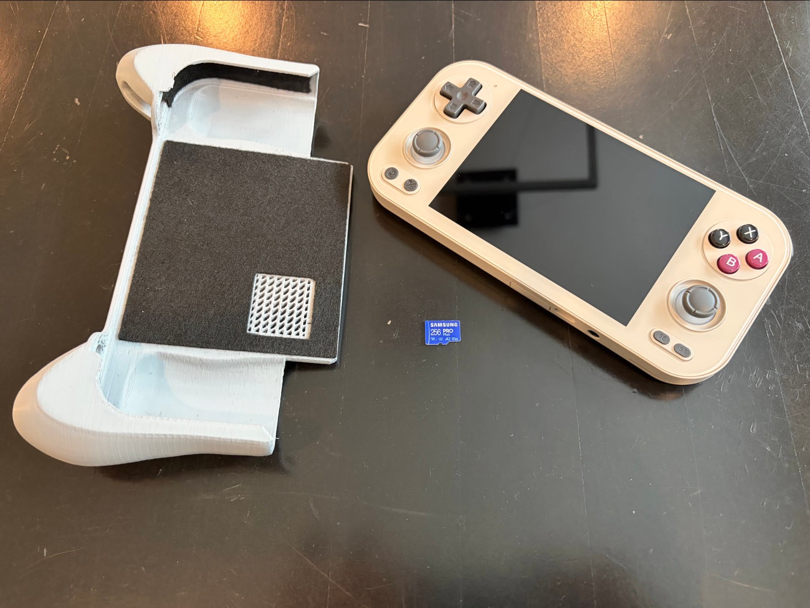 anbernic rg476h retro gray + custom grip case + samsung 256gb microsd