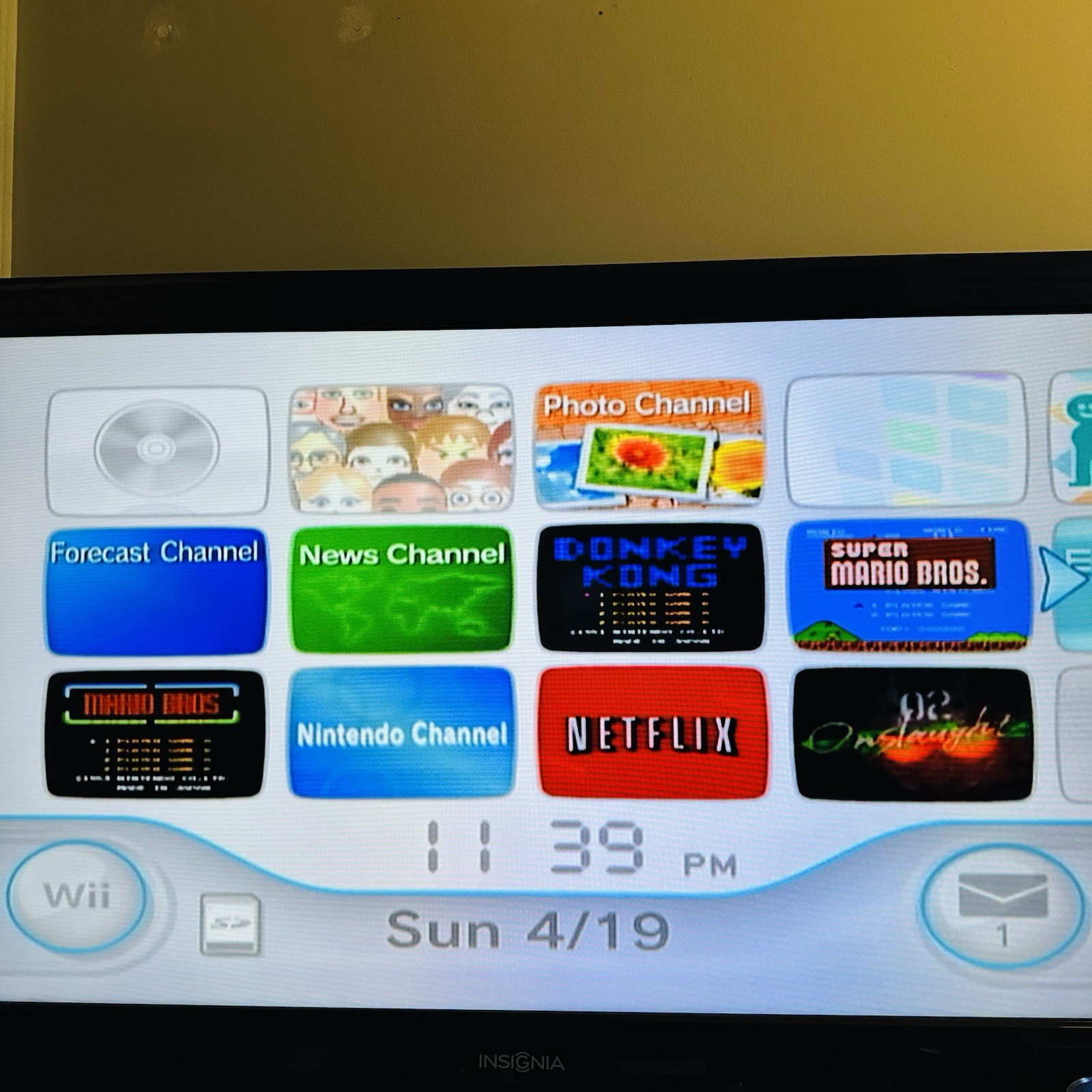 Nintendo Wii Console Bundle RVL-001 Mario Kart Smash Bros 4 Motion Plus 2 Pro