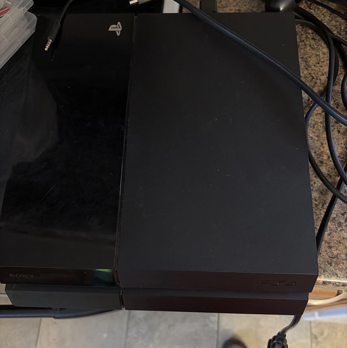 Sony ps4 500GB Bundle/2 OEM Controllers/Astro A-10 Headset/4 Games