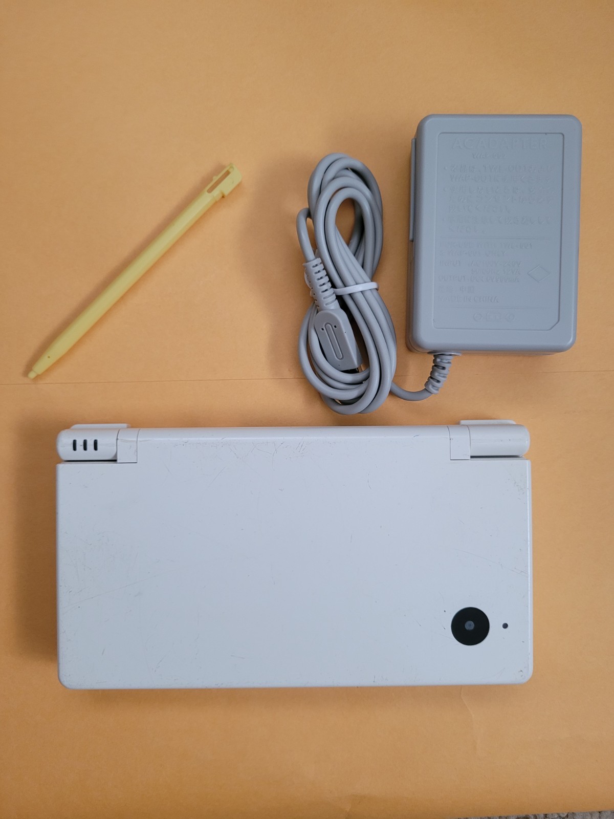 Nintendo DSi 256MB White Handheld System Japanese