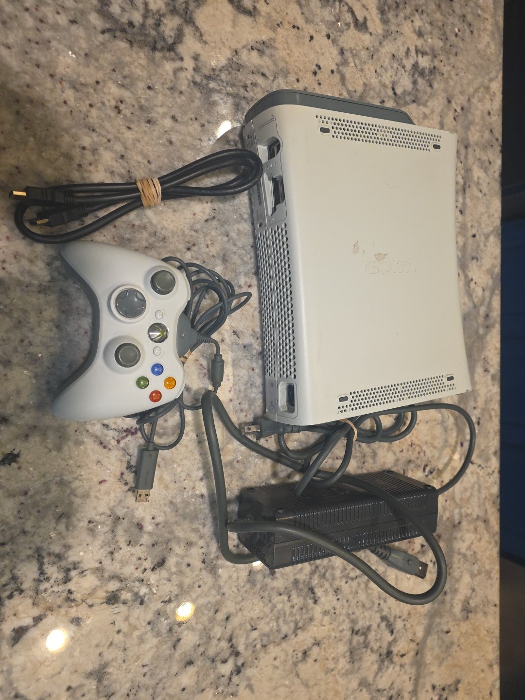 *DISC READER IS BROKEN* White Microsoft Xbox 360 60GB + 1 Controller