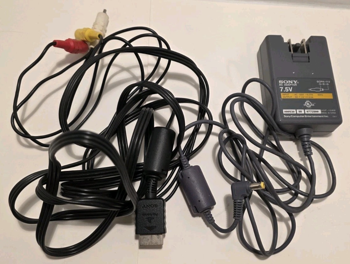 Sony Playstation PS One Console Carrying Bag 2 Controllers 2 Memory Cards