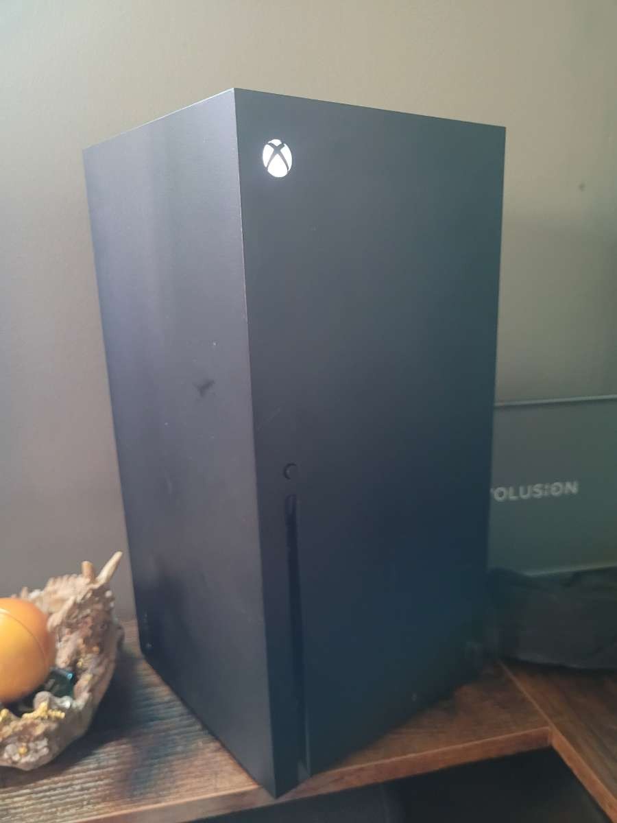 Xbox Series X 1tb – 1tb storage expansion card – Elite series 2 controller – etc