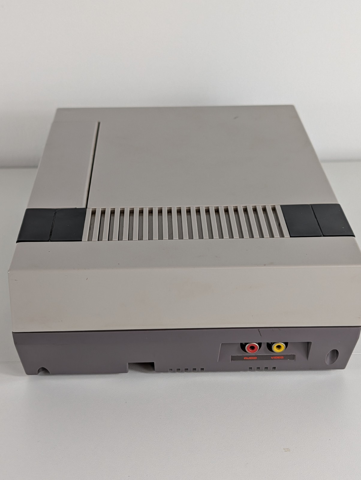 Nintendo NES Console Bundle – w/Cables, 2 OEM controllers, Game – TESTED WORKING