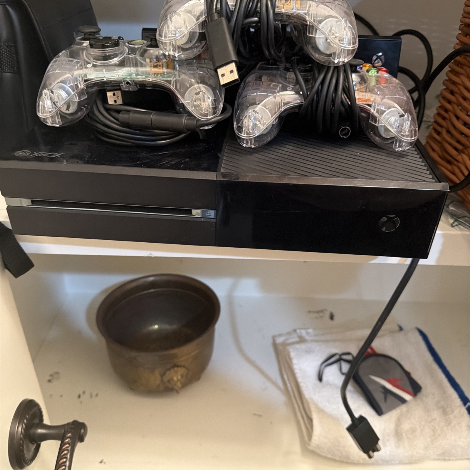 Microsoft Xbox One with Kinect 500GB Black Console – 7UV-00077