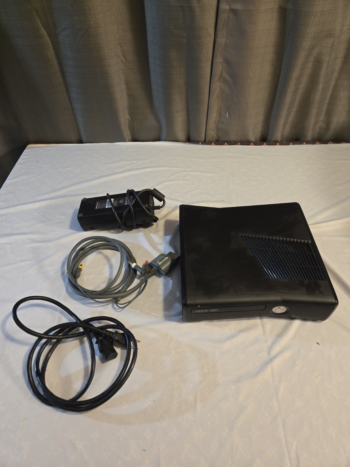 Microsoft Xbox 360 S 4GB Console – Black (1439)