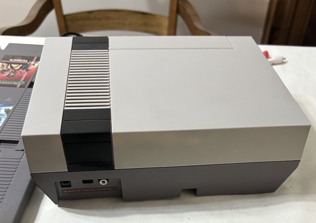 Nintendo NES Console Original Bundle 9 Games Mario TESTED New 72 Pin Connector