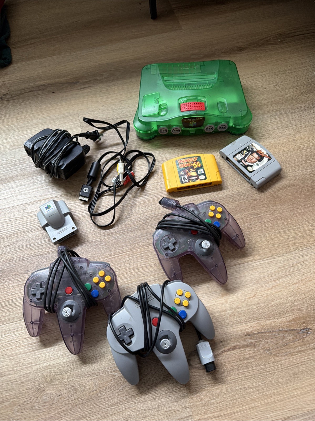 Jungle Green Nintendo 64 W/ 3 Controllers 2 Games Expansion Pack Rumble Pack