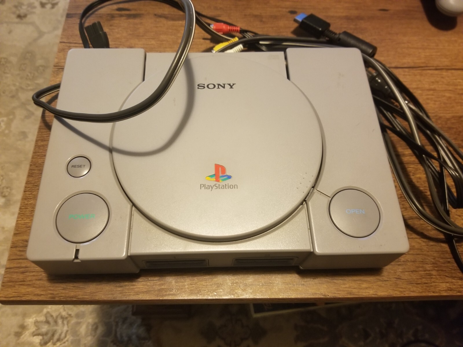 sony playstation 1 + 4 controllers 