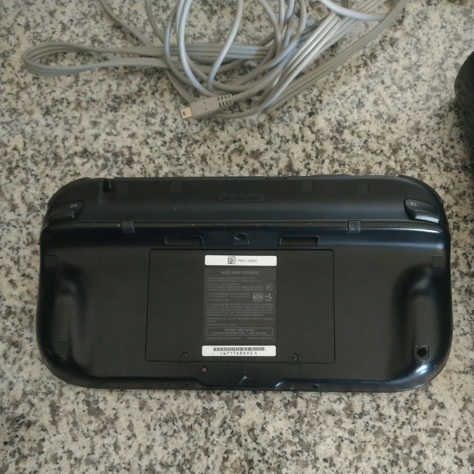 Nintendo Wii U Console 32GB Bundle + Wii U Game Pad & Power Cords 2 games