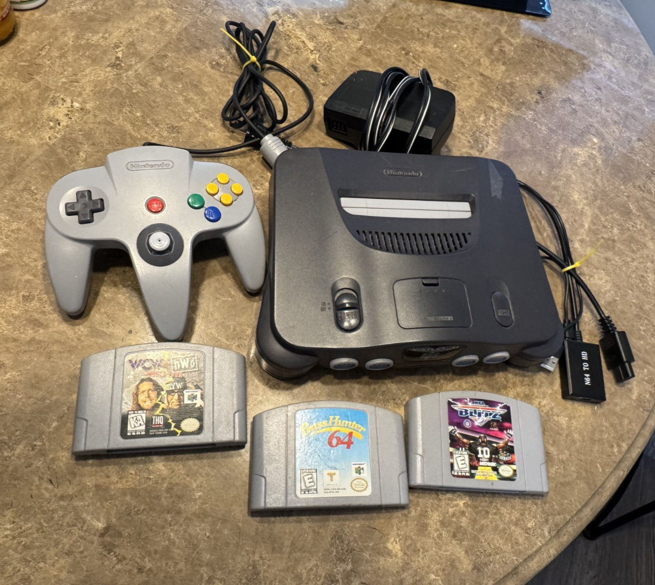 Nintendo 64 Console NUS-001(USA) + Controller + NFL Blitz + Bass Hunter 64 + WCW