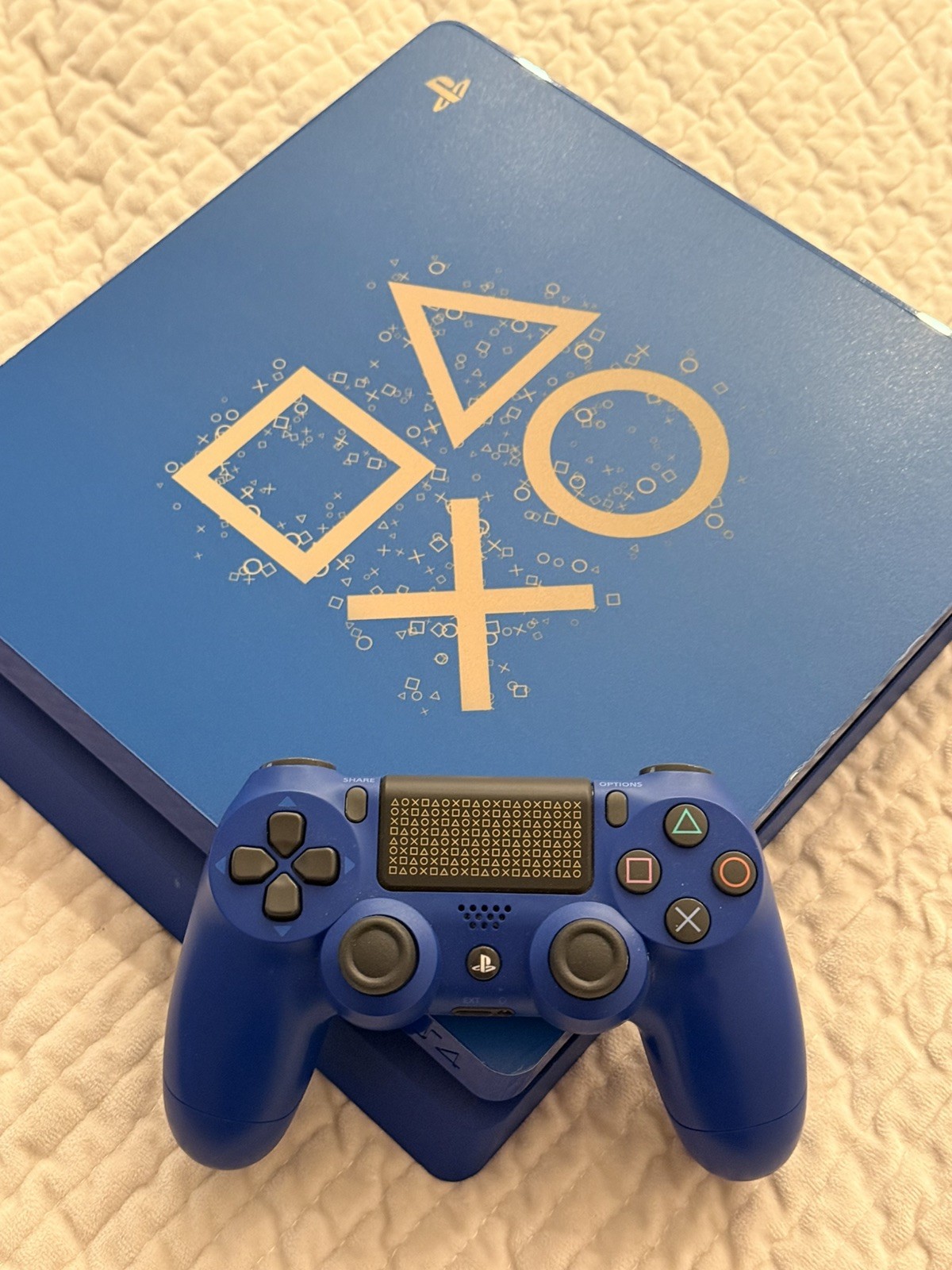 Sony PlayStation 4 Slim Days of Play Limited Edition Blue Console 1 Controller