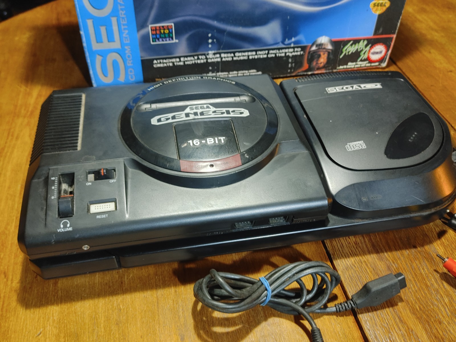 Sega CD Model 2 Console Genesis Bundle Consoles w Controller & Box *TESTED*
