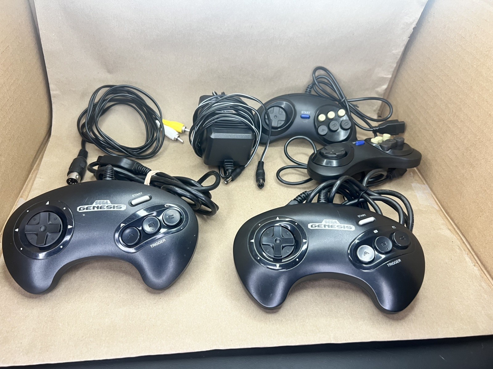 Sega Genesis 1 Console + 2 Games & 4 controllers (2-OEM, 2-3rdP) – TESTED-WORKS