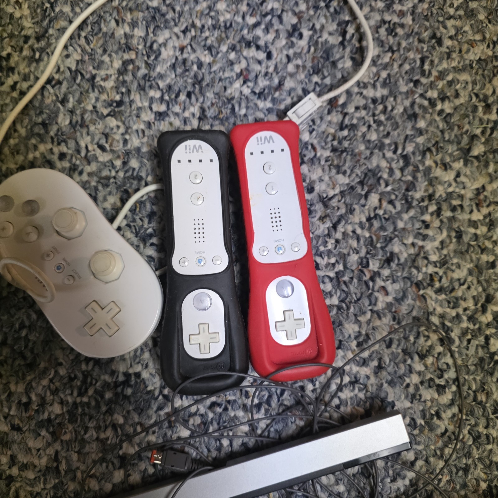 Nintendo Wii Console Bundle 3 Games, 2 Wiimotes,Mario Kart + Wheel, Classic Cont
