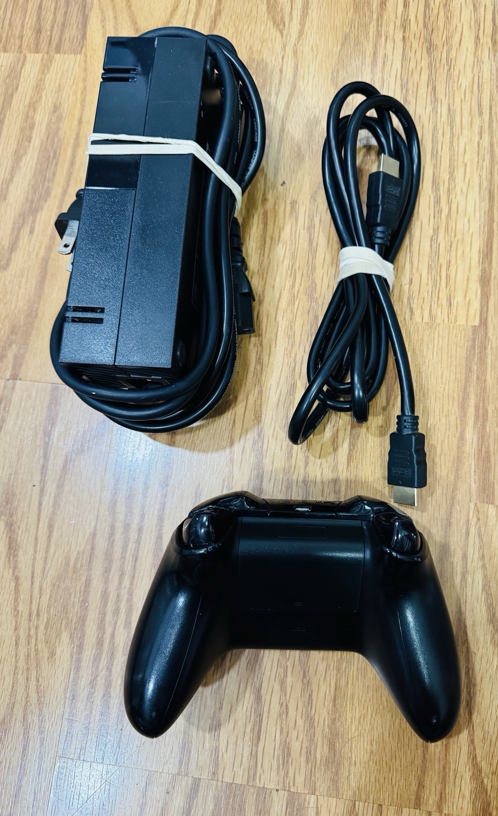 Microsoft Xbox One 1 TB Console Model 1540 w/ Controller & 4 Non-Sports Games