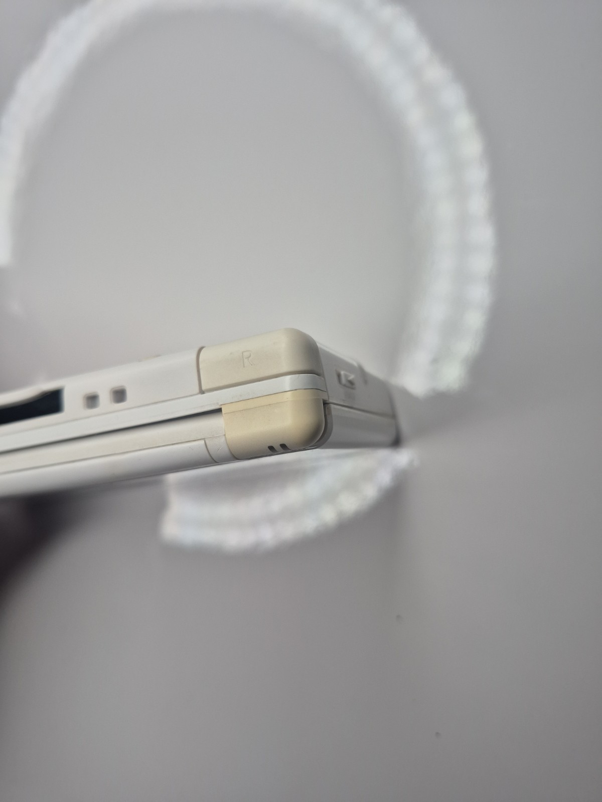 Nintendo DS Lite Handheld Gaming System White (USG-001) Charger Stylus Case