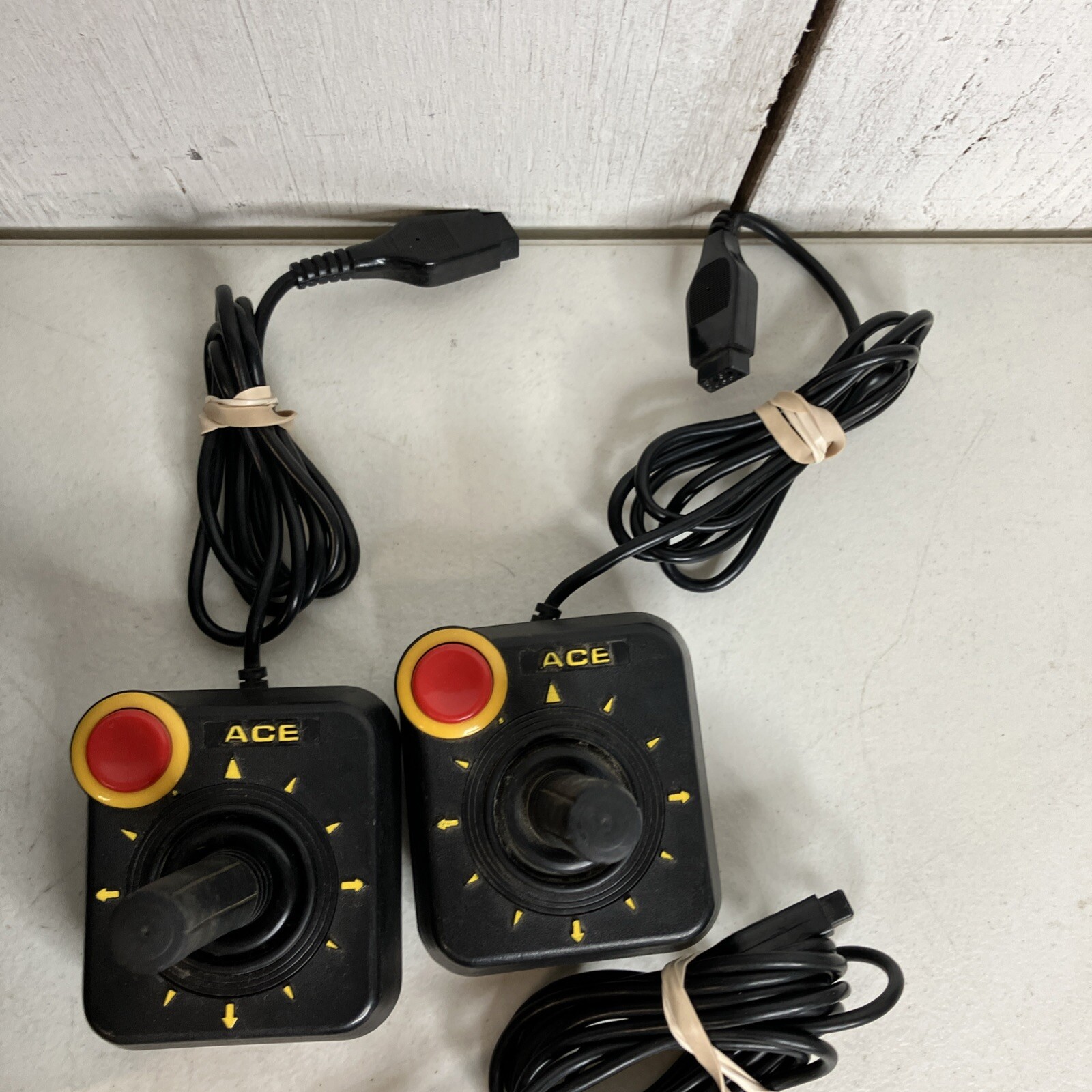 Atari 2600 CX-2600A Wood Grain 4 Switch Console 2 Ace Joysticks 2 Games READ DET
