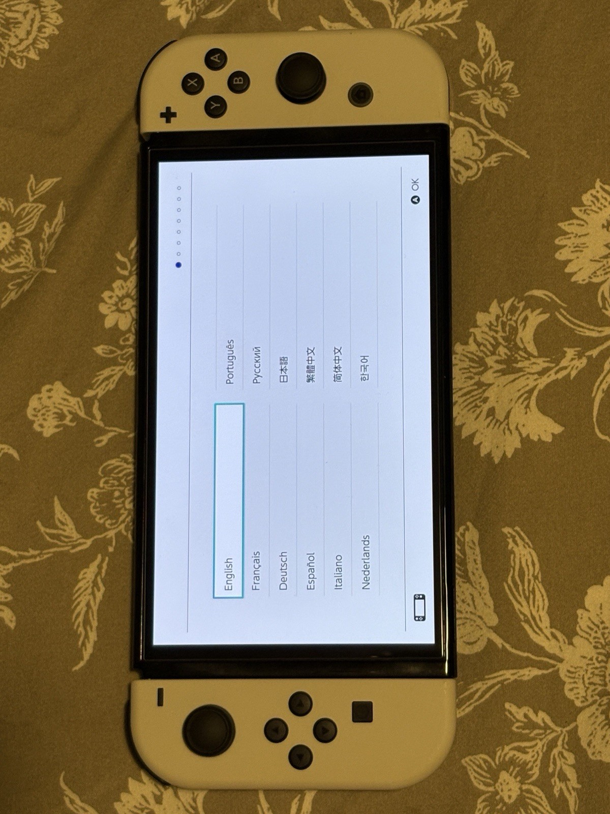 Nintendo Switch 1 OLED WITH 512GB SD Card White And Black. GREAT CONDITION!