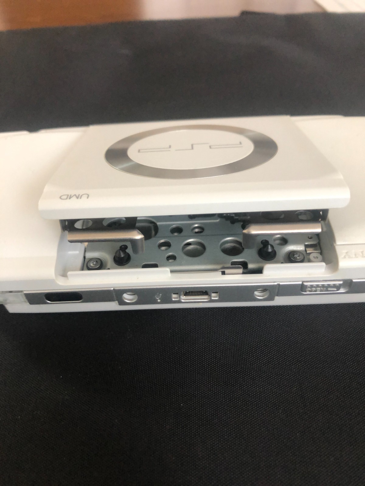 Sony PSP-1000 White Handheld Console　Tested Working / 1GB Memory + AC Charger