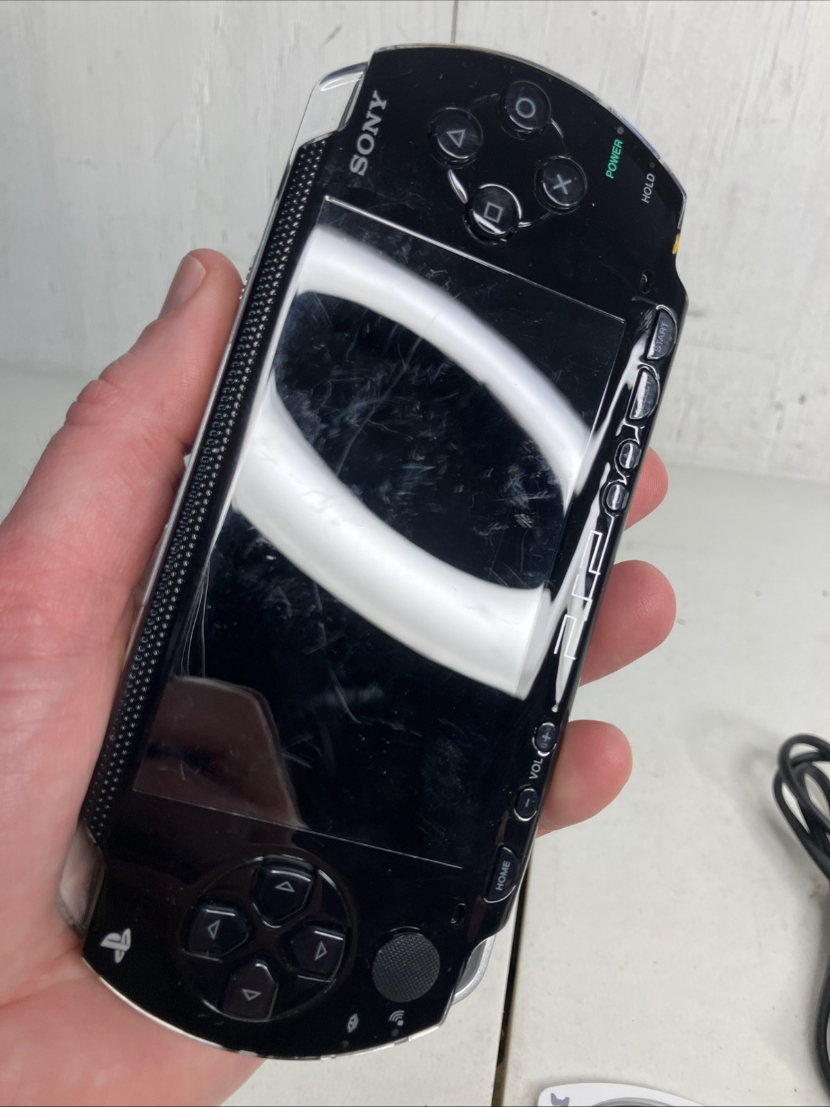 Sony PSP-1001 Black Handheld Console Bundle 1 Game GTA LIBERTY & PSP-100 Charger