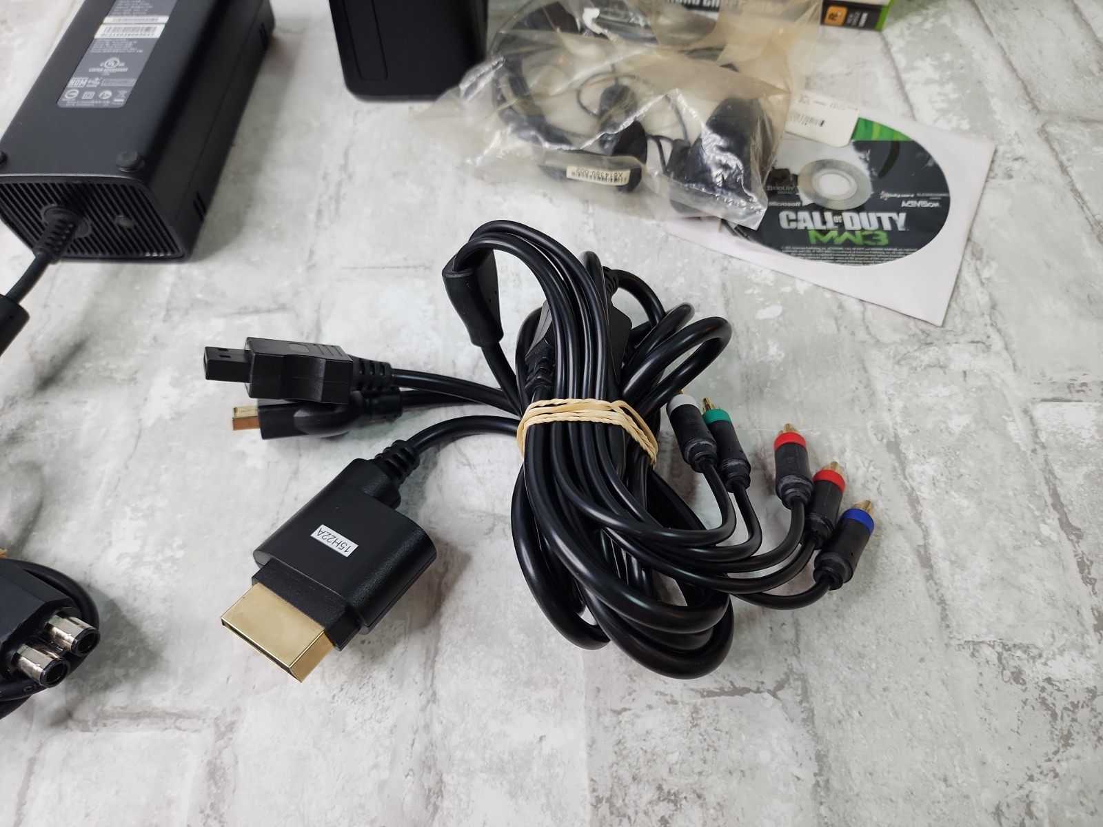 Microsoft Xbox 360 S Console Bundle 10 Games Controllers Kinect Component Cable