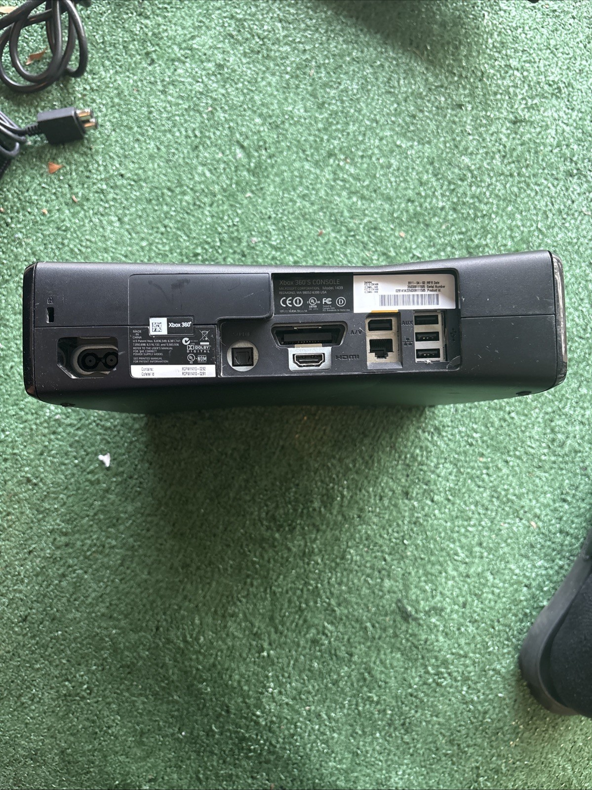 Microsoft Xbox 360 Slim Black with Cords,2 Controllers and Kinect – Un Tested