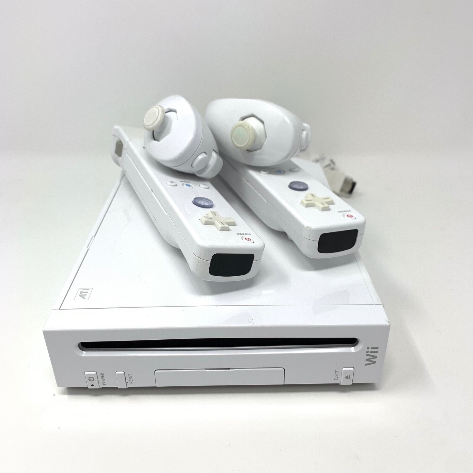 Nintendo Wii White Console Complete Bundle w/ 2 Controllers 2 Wheels & Nunchucks