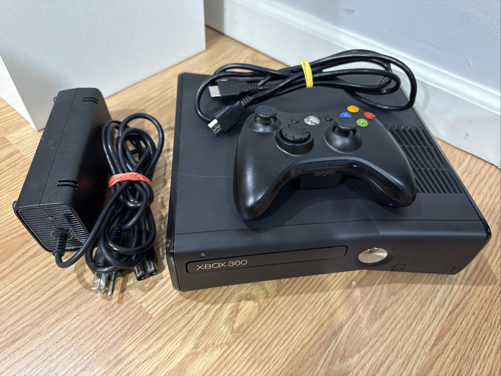 Microsoft Xbox 360 S Slim 250GB Black Video Game Console System 1439 Bundle