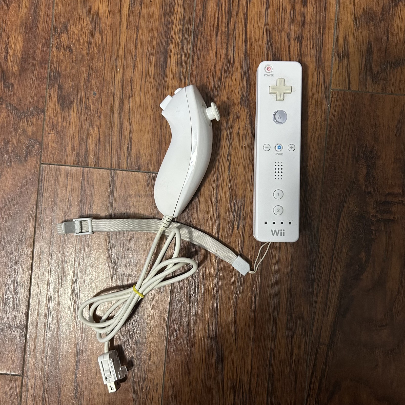 Nintendo Wii Console Bundle White Remotes Sensor Bar Cables Power Complete Style