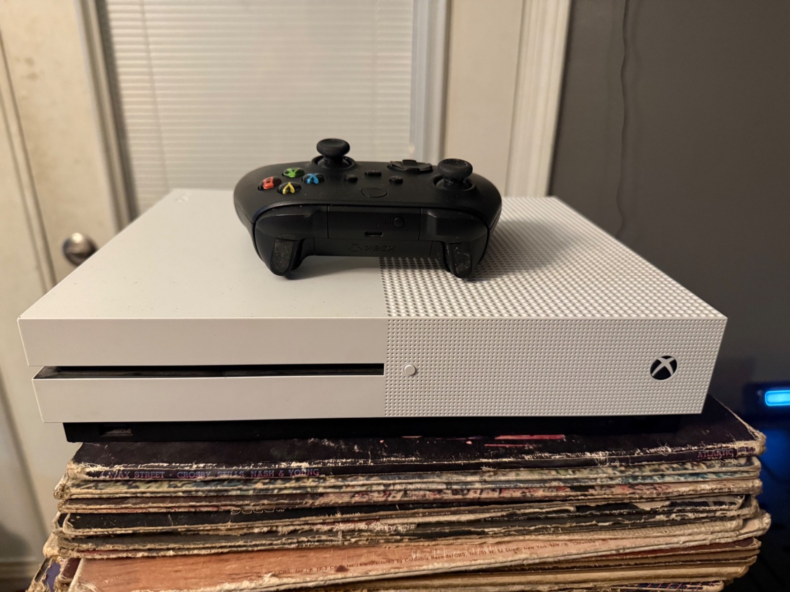 Microsoft Xbox One S 500GB Video Game Console – White (ZQ9-00001)