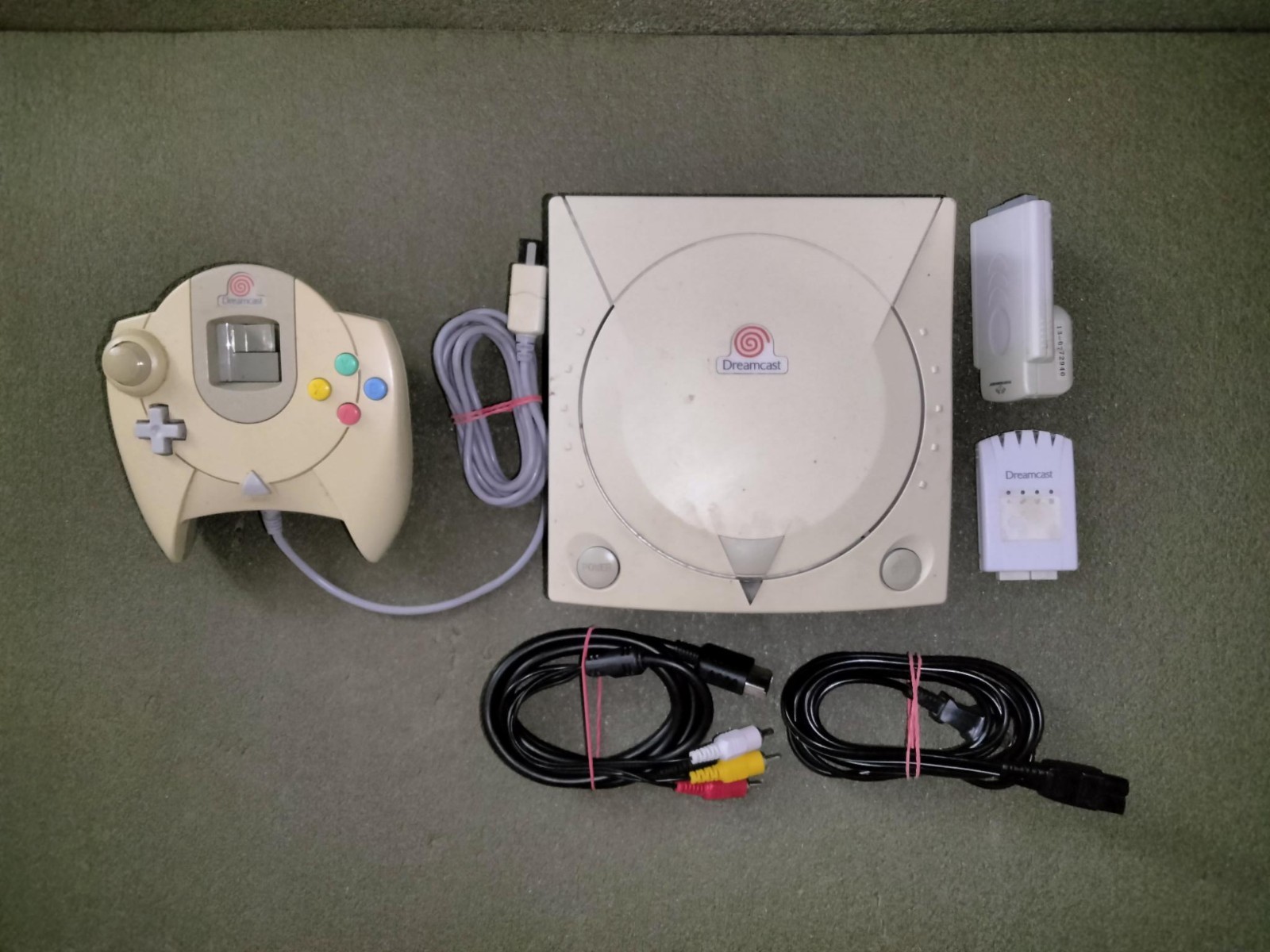 SEGA DREAMCAST CONSOLE – CONTROLLER – MEMORY CARD – RUMBLE PACK – SEE DETAILS!