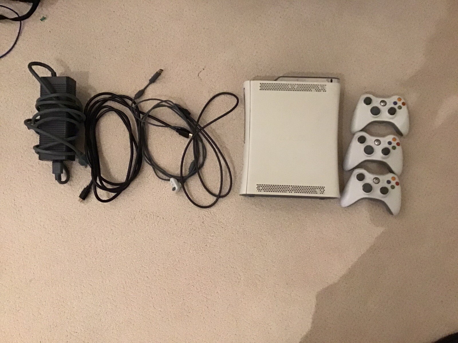 Microsoft Xbox 360 Pro System Bundle 60GB White Console