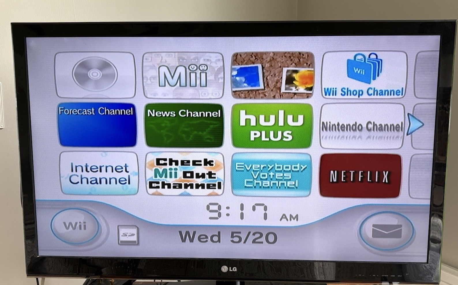 Nintendo Wii Blue RVL-101 Console Bundle w/ Controllers, Sensor Bar + 3 Games