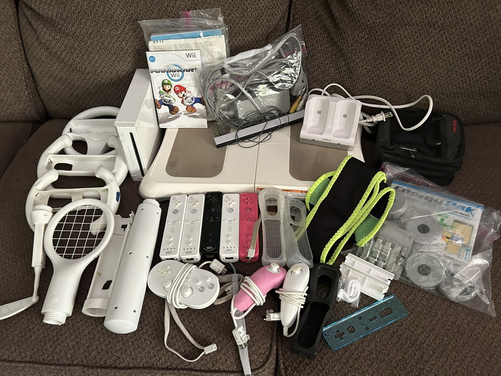 Large Nintendo Wii Console White + Lots of Accessories Bundle w/ 18 Games