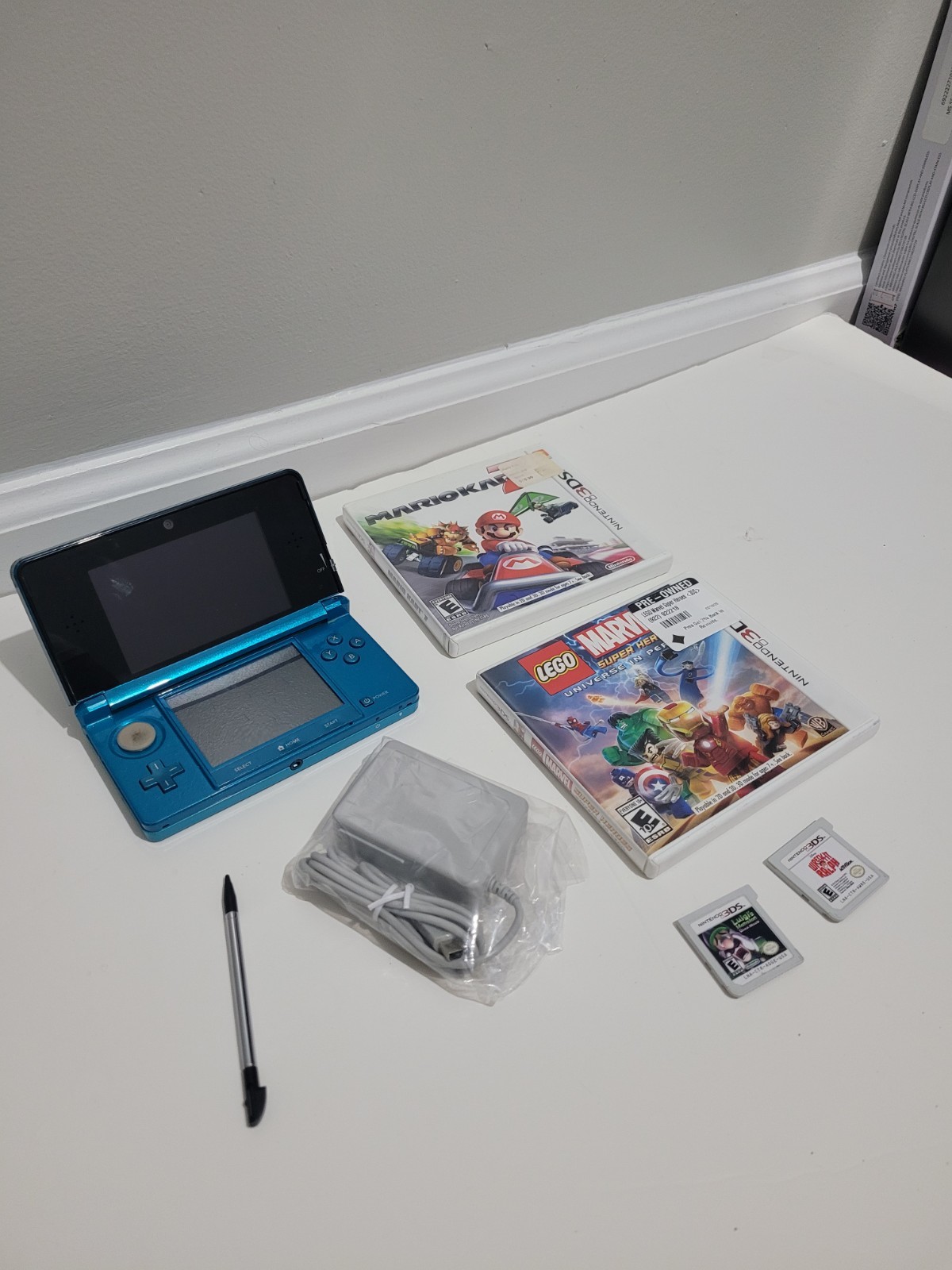 Nintendo 3DS Aqua Blue Handheld Console & 4 games, 2 stylus, charger