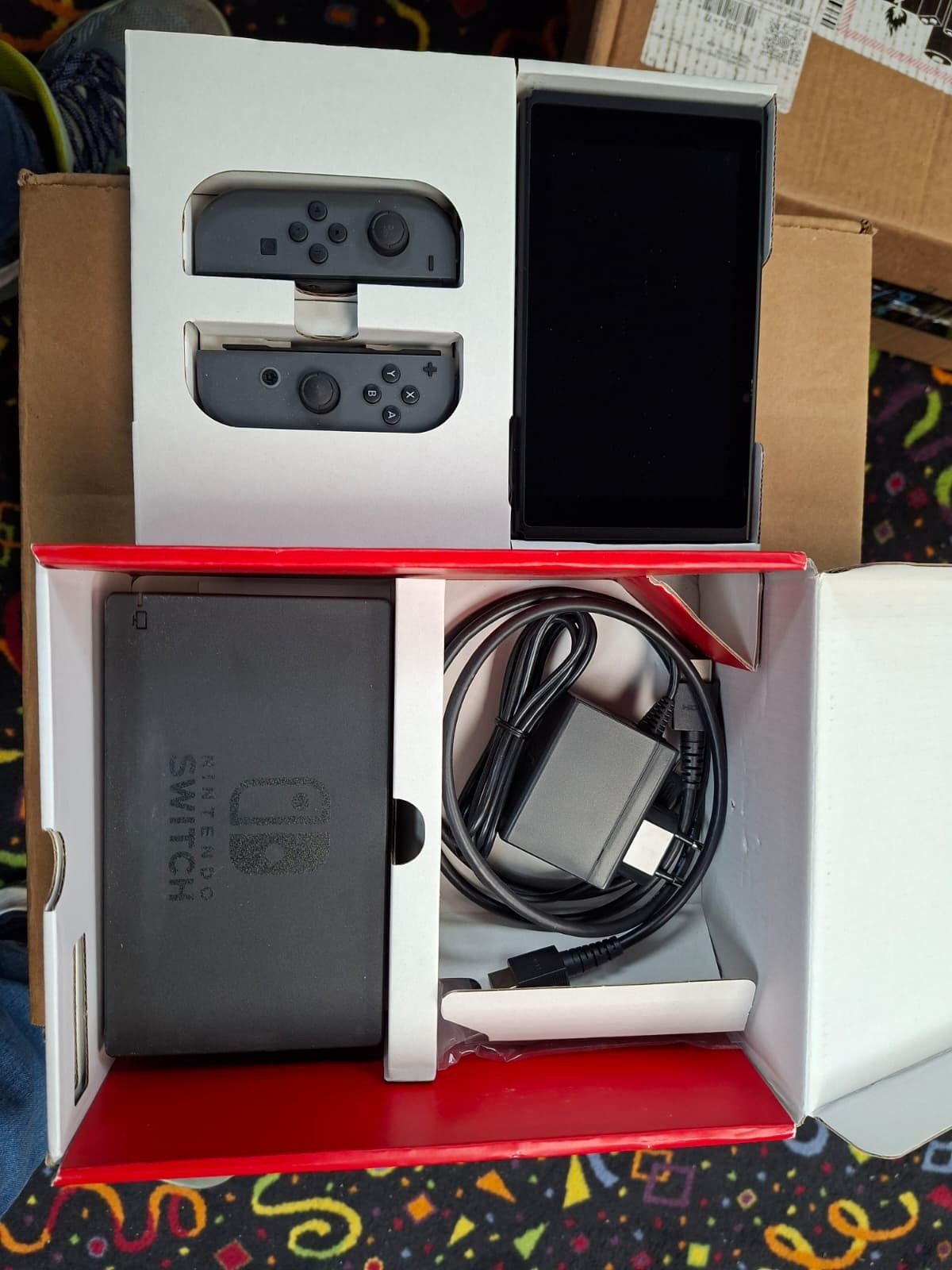 Nintendo Switch Console with Gray Joy-Con (International Version) Used