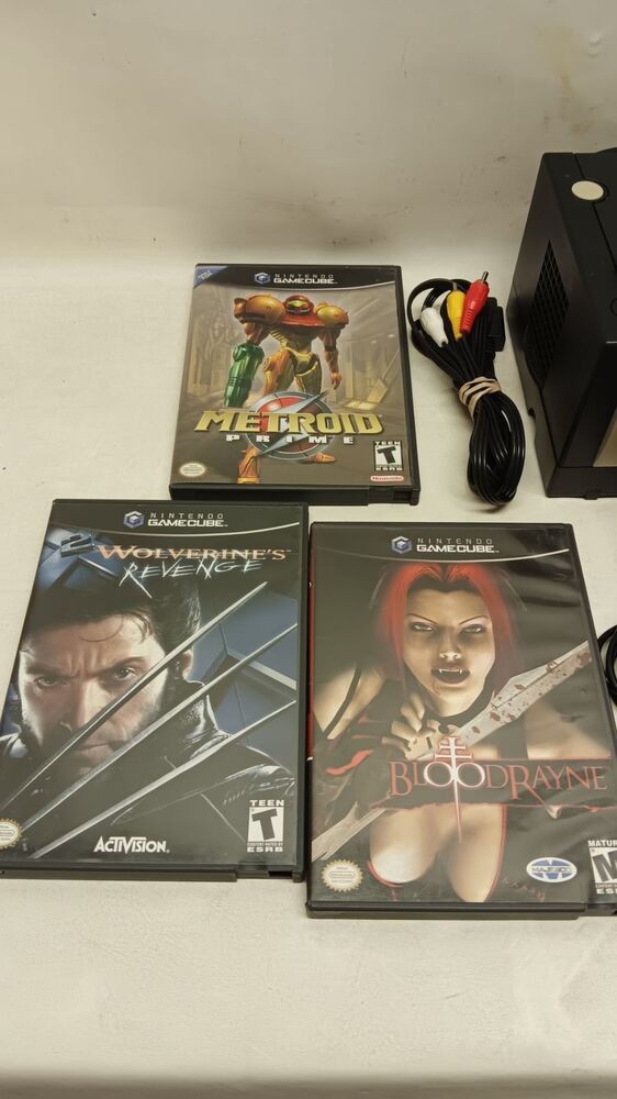 GAMECUBE DOL-001 WITH CABLES, CONTROLLER, 5 GAMES AND MEM CARD
