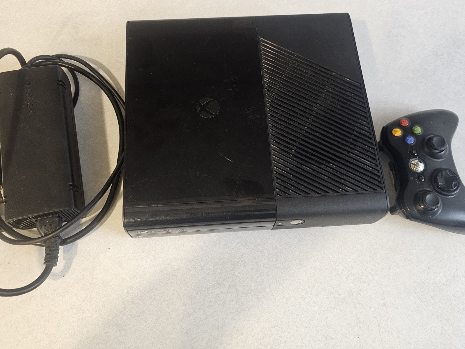 Microsoft Xbox 360 E Slim Model 1538 Black Console One Game