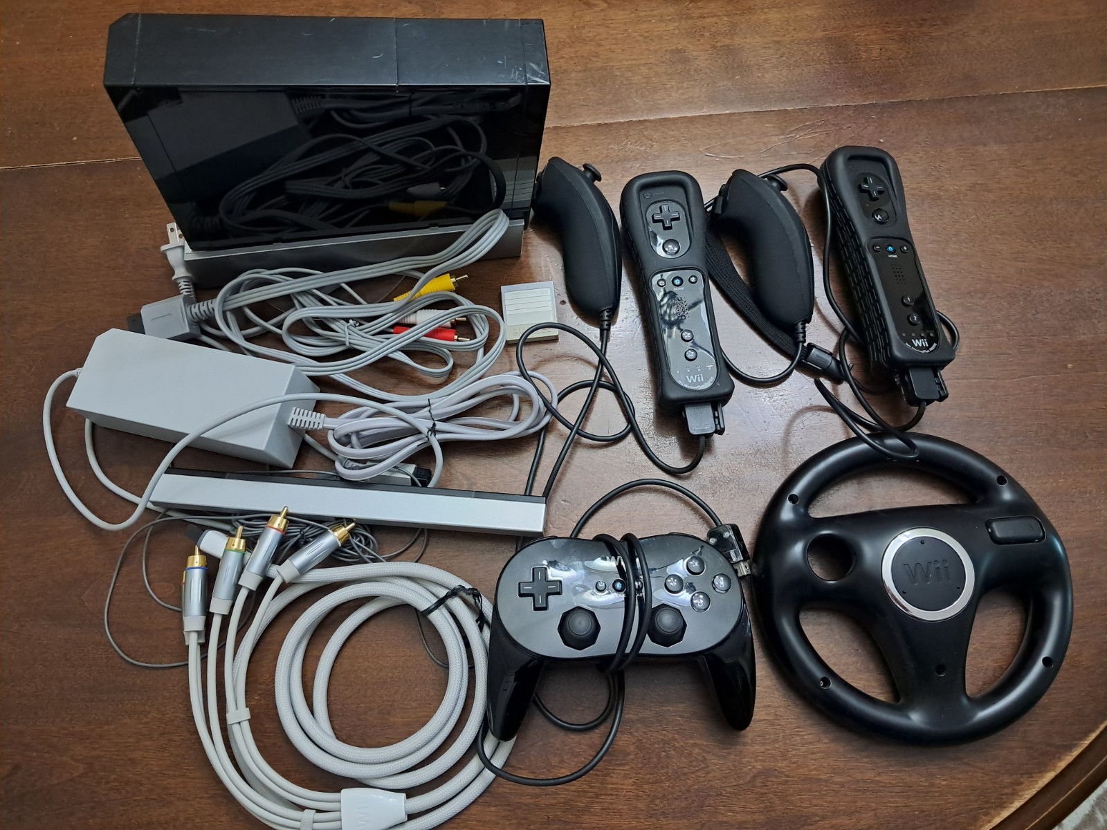 Nintendo Wii – Black Console Bundle Wii Remote Motion Plus