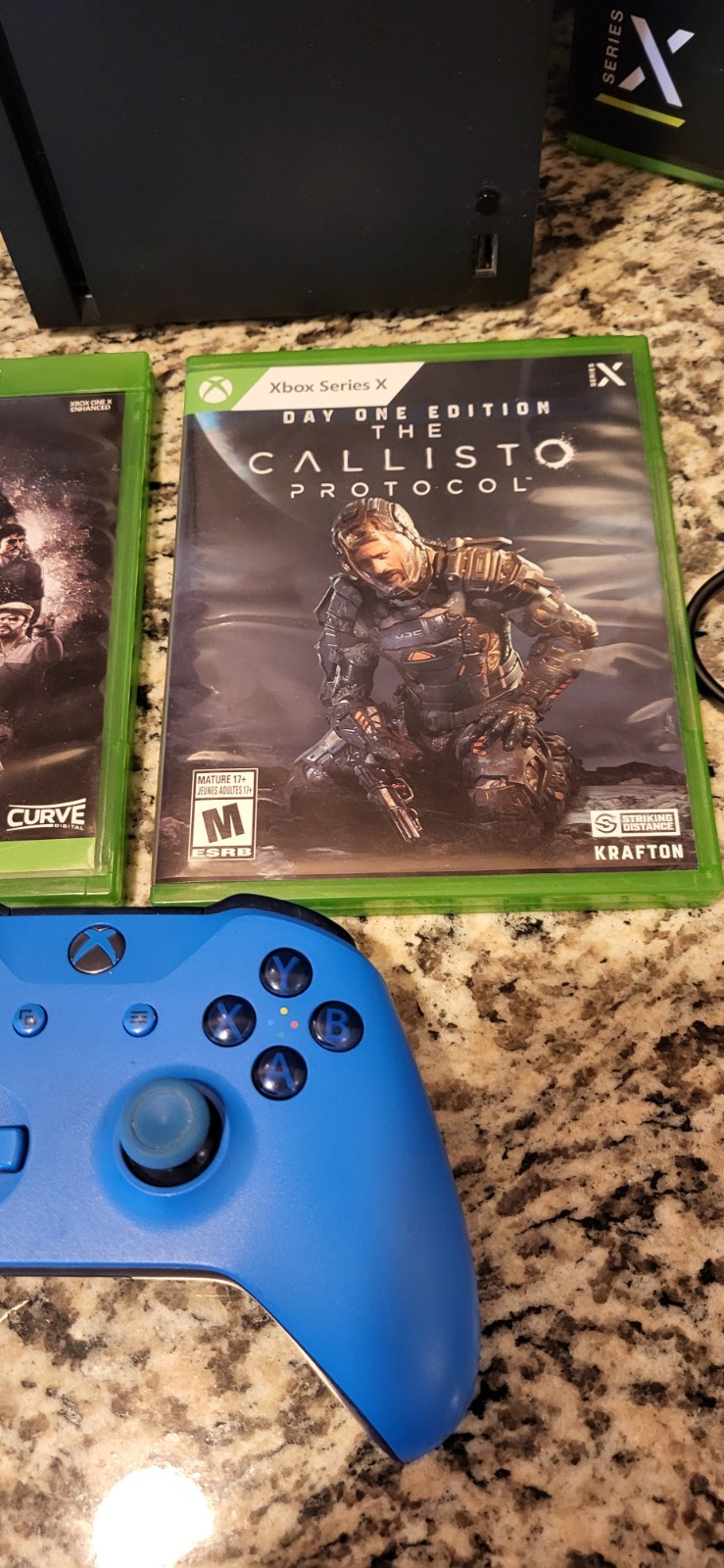 Xbox Series X 1TB Bundle- 2games + cooling fan +controller +2 recharge batteries