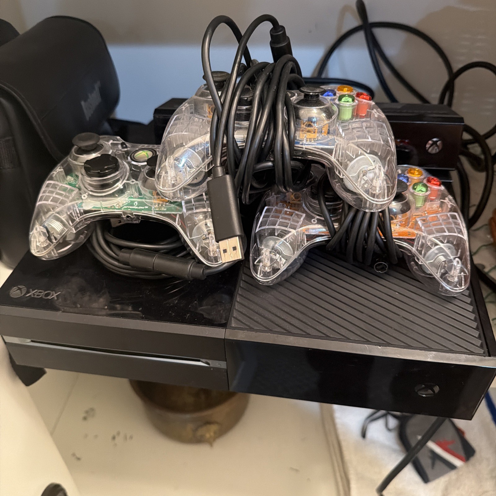 Microsoft Xbox One with Kinect 500GB Black Console – 7UV-00077