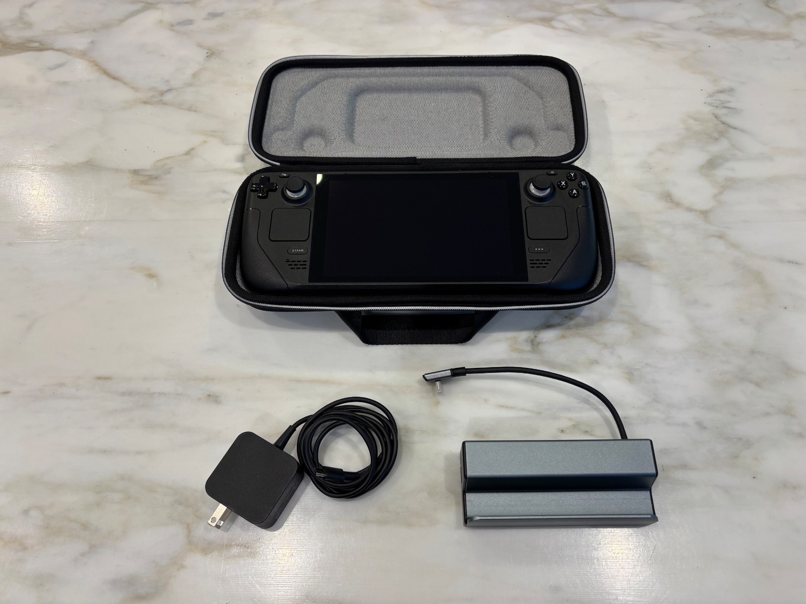 Steam Deck LCD 256GB -original charger, case, and dock – Excellent Condition